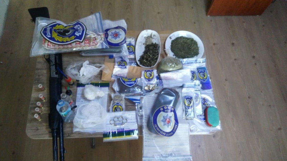 Zehir alışverişinde kavga! Polise ateş açıldı! Depoya kapatılan 3 kişi kurtarıdı