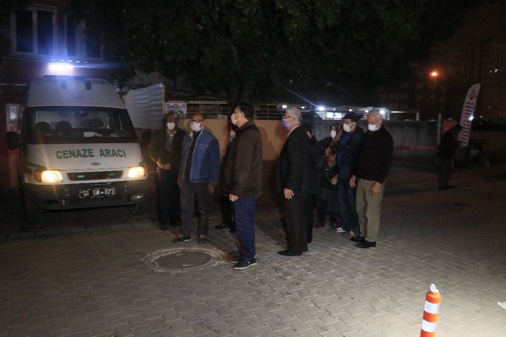 Evlerinde başlarından silahla vurulmuşlardı! Atay çiftinin cenazeleri adli tıbba getirildi