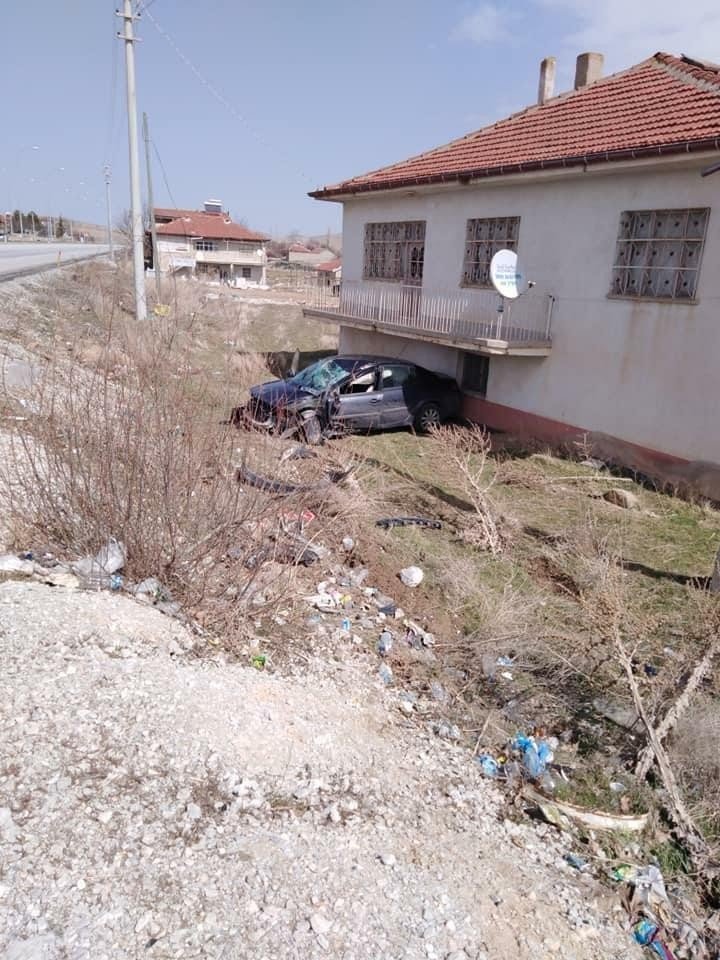 Afyon Bolvadin'de 2 araç çarpıştı
