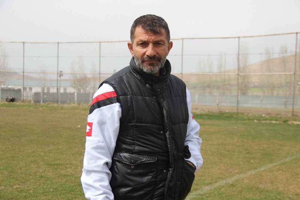Bir dönem Süper Lig'de olan Elazığspor çıkış yolu arıyor