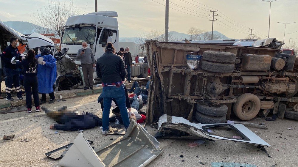Bursa'da 4 kişinin ölümüne yol açan kazayla ilgili fren incelemesi yapılacak