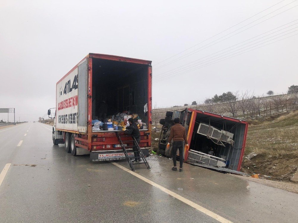 Karaman'da kamyon devrildi! Ölü ya da yaralı yok