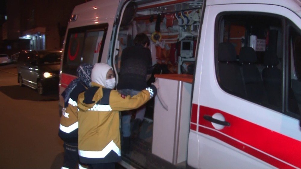 Alkollü gençler kısıtlamayı deldi! Servis minibüsüyle kafa kafa çarpıştılar