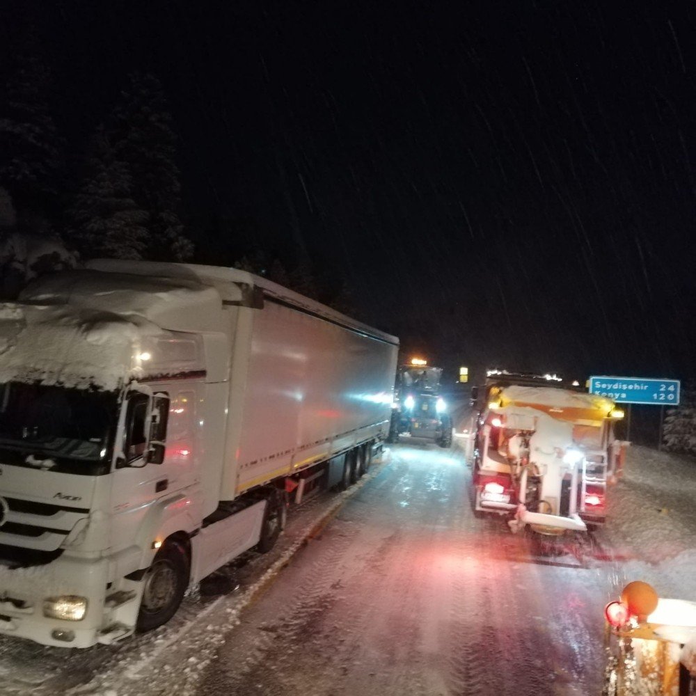 Antalya-Konya bağlantısında hayat normale döndü