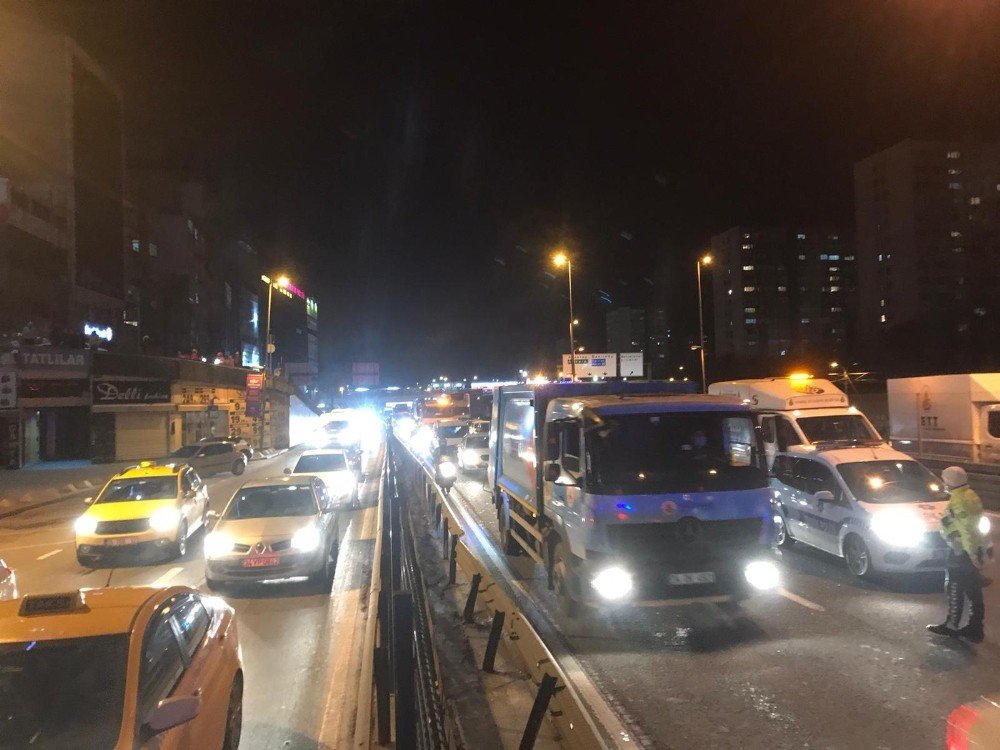 İki otomobilin karıştığı kazada ortalık savaş alanına döndü! 5 yaralı