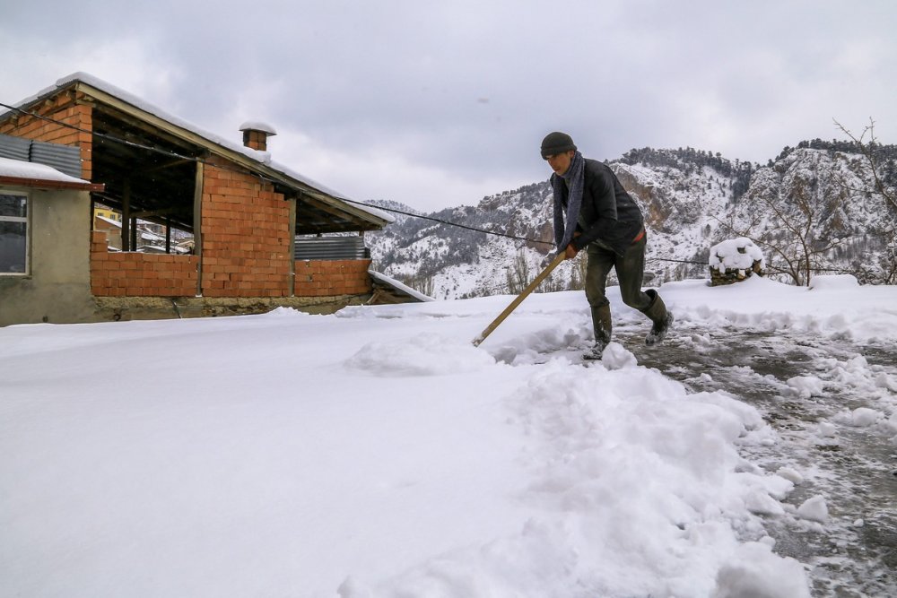 Konya’da damlardan kar kürüme mesaisi başladı