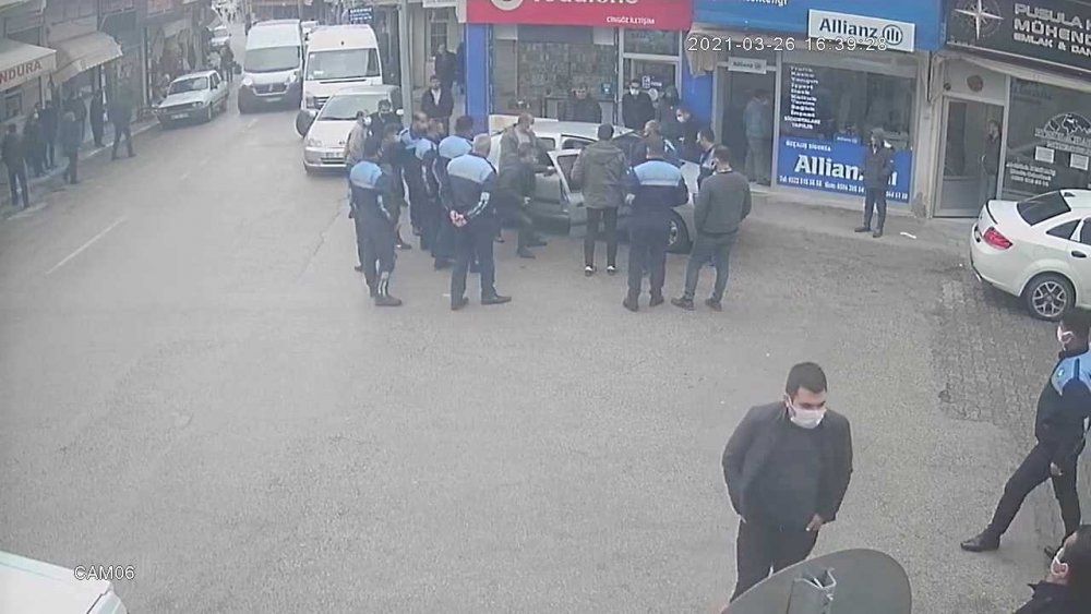 Adana'da yarı çıplak genç paniği