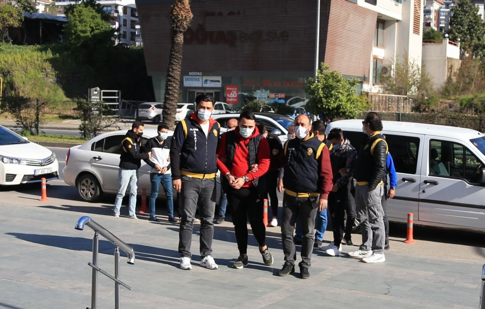 Alanya escort çetesi yakayı ele verdi! Kadınları yurtdışından getiriyorlardı