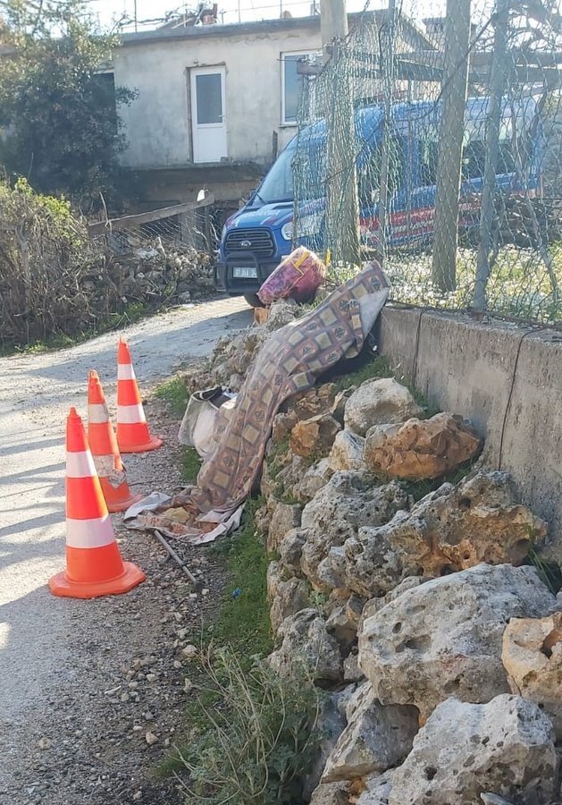 Antalya'da sokak ortasında kadın cesedi bulundu