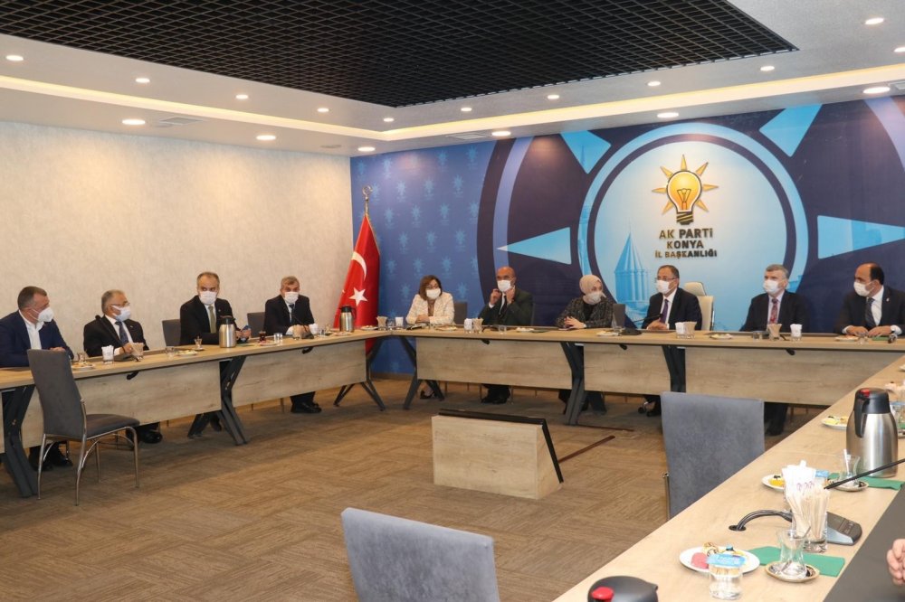 Kayseri Başkanı Büyükkılıç Konya'da olağanüstü toplantıya katıldı