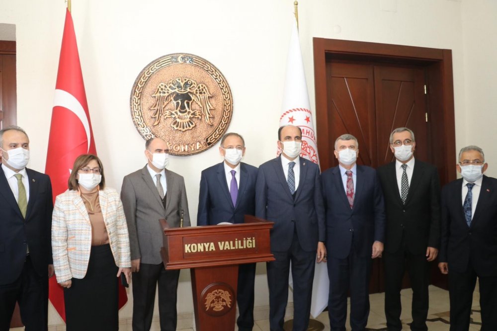 Kayseri Başkanı Büyükkılıç Konya'da olağanüstü toplantıya katıldı