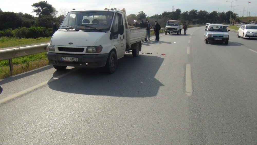 Alanya'ya doğru gidiyordu kamyonetin arkasına çarparak can verdi