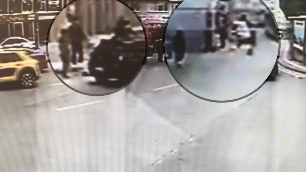 30 saniye önce tanıştılar! Sopalarla ve bıçaklarla birbirlerine saldıdılar