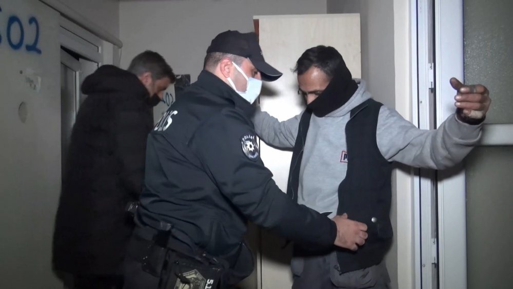 Bursa'da ürküten görüntü! Kullanılmayan binaya girdi
