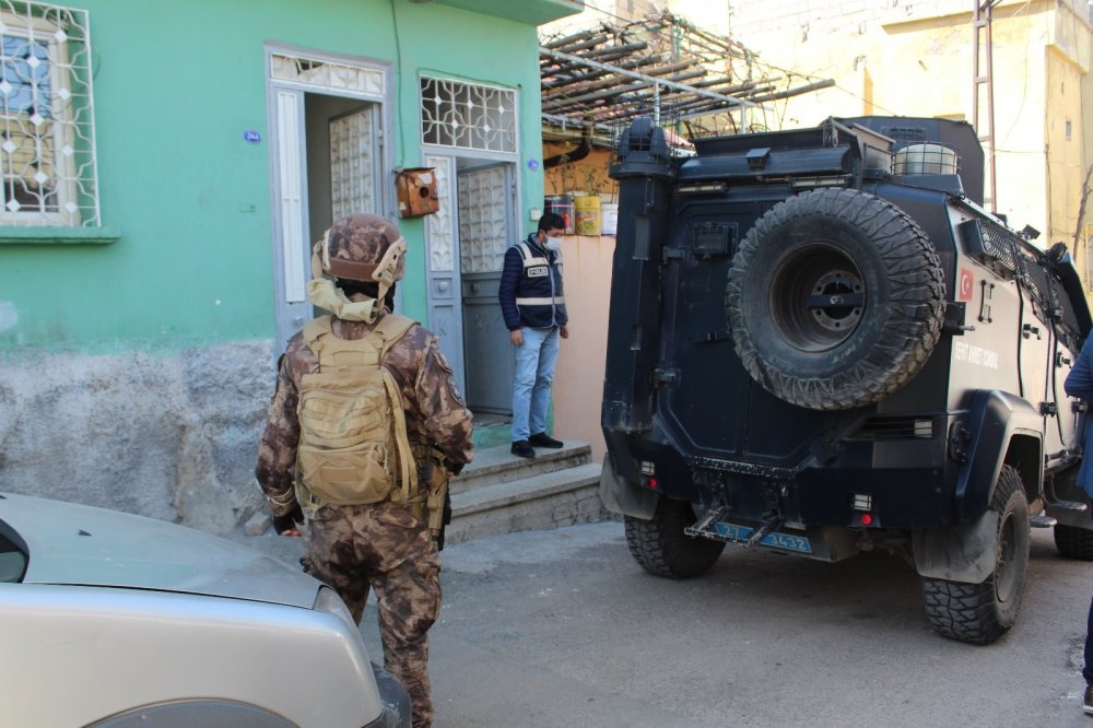 Gaziantep'te 950 polisle operasyon! Zulalar patladı