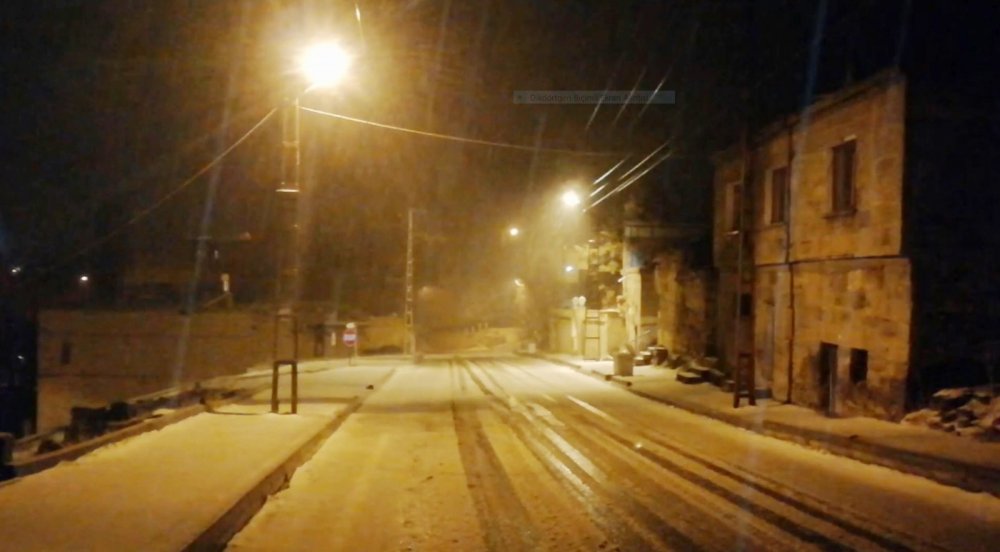 Gece başlayan kar Güzelyurt'u beyaza bürüdü