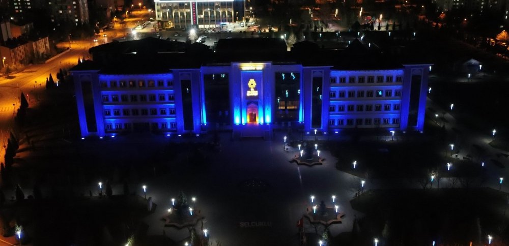 Selçuklu’nun sembol binaları mavi oldu