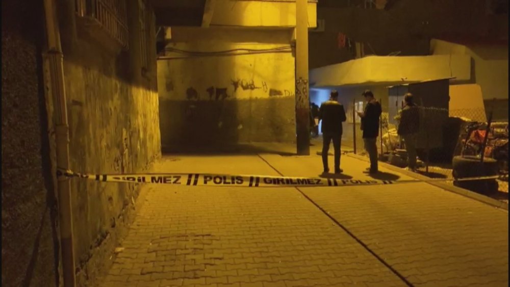 Silahlı kavgada arada kalan 10 yaşındaki çocuk kurşunların hedefi oldu