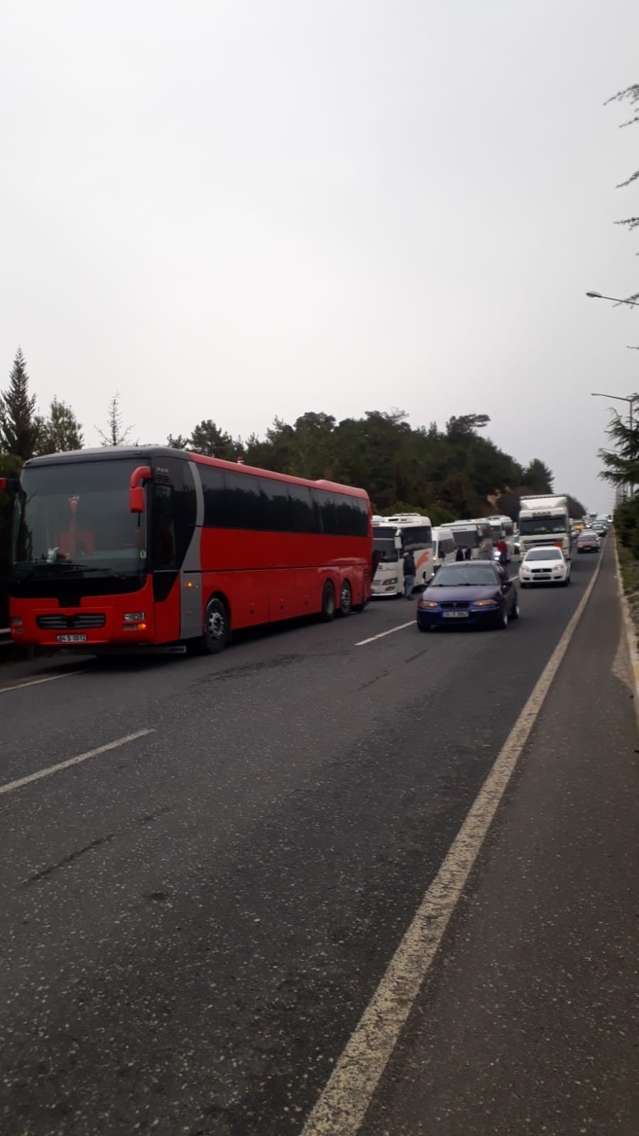 İşçi servisleri ve tırların karıştığı zincirleme kazada can pazarı! 9 yaralı