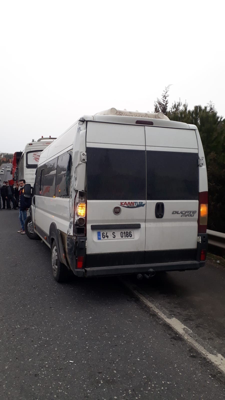 İşçi servisleri ve tırların karıştığı zincirleme kazada can pazarı! 9 yaralı