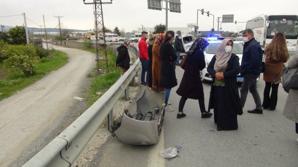 Yolcu otobüsü tarım işçilerini taşıyan araçla çarpıştı! 6 yaralı