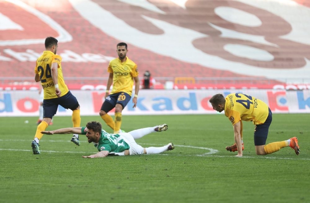 Konyaspor Ankaragücü maçından 2 gol çıktı kazanan çıkmadı!