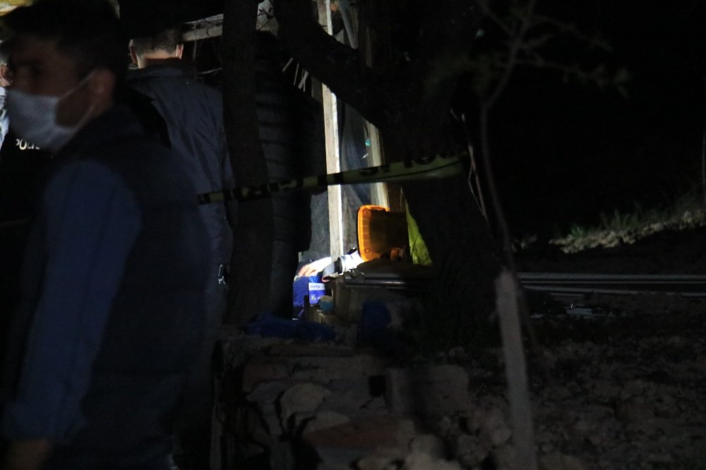 Barakada cinayet! Genç kadın vahşice bıçaklandı