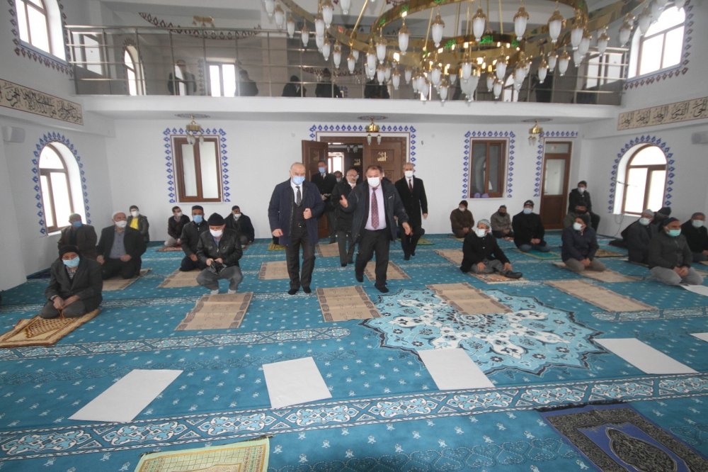 Konya’da mahalle sakinleri tarafından yaptırılan Yavuz Sultan Selim Camii ibadete açıldı