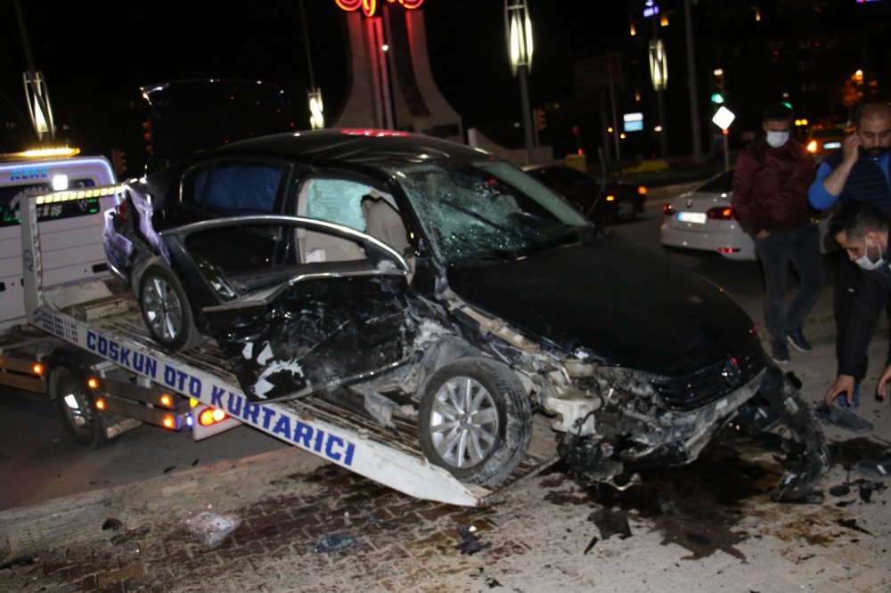 Kısıtlamada zincirleme kaza! 5 yaralı