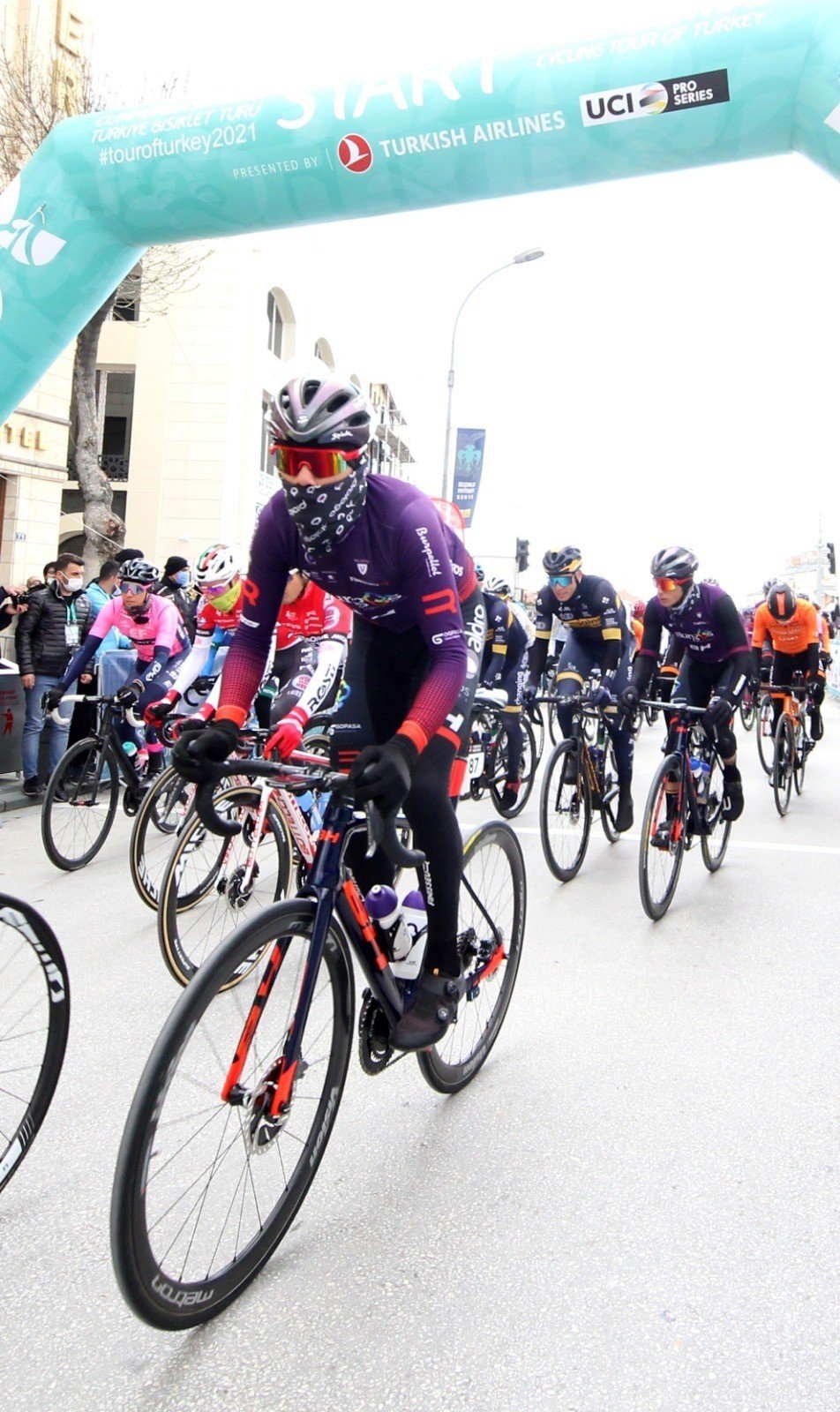 Cumhurbaşkanlığı Bisiklet Turu’nun 144,9 kilometrelik ikinci etabı Konya'da başladı