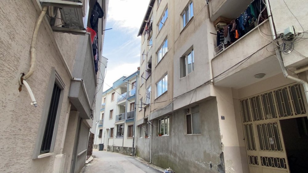 Balkondan düşen 5 yaşındaki çocuk hayatını kaybetti