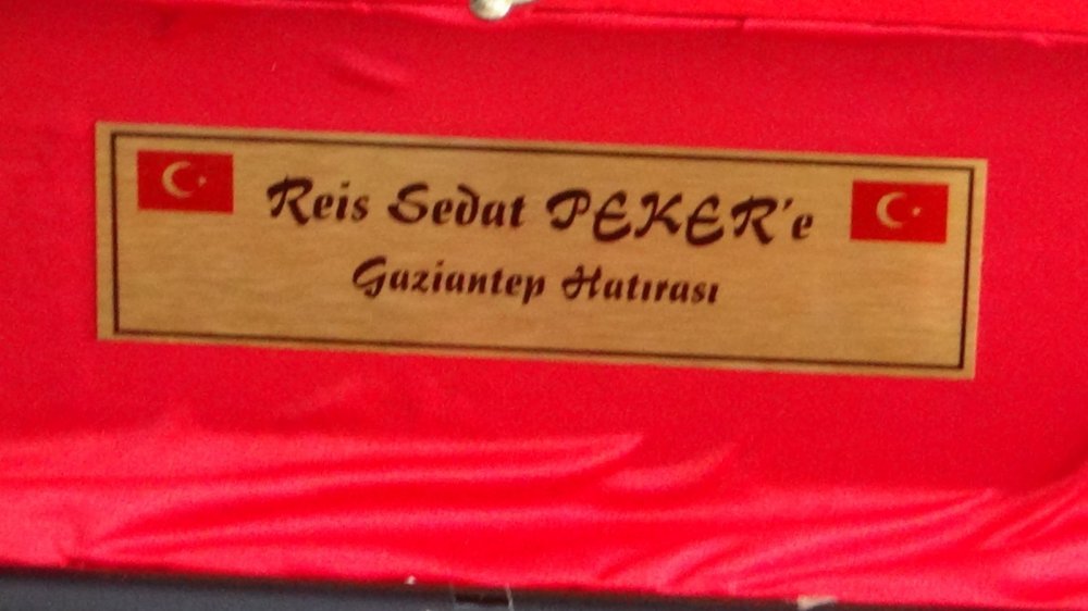 Sedat Peker grubu operasyonunda ele geçirilen kılıç ve silahlar sergilendi