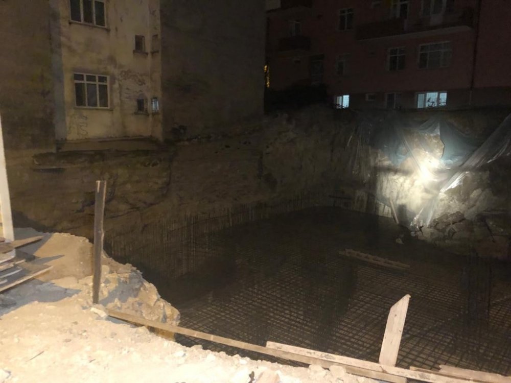 Çökme tehlikesi bulunan apartman tahliye edildi!