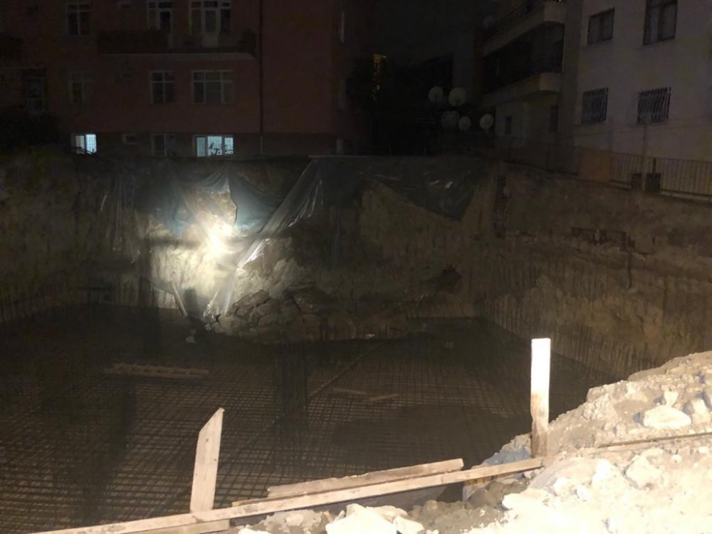 Çökme tehlikesi bulunan apartman tahliye edildi!