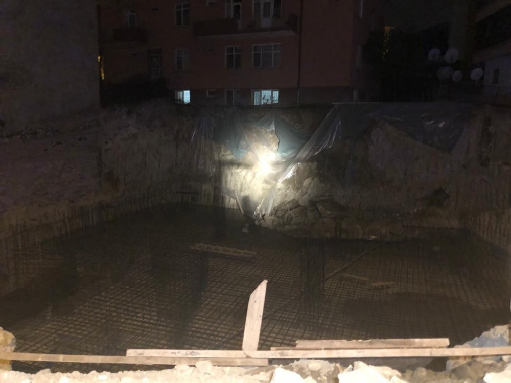 Çökme tehlikesi bulunan apartman tahliye edildi!