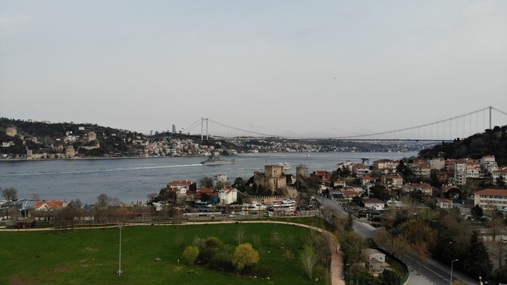 İstanbul Boğazı’ndan geçen Rus savaş gemileri böyle görüntülendi