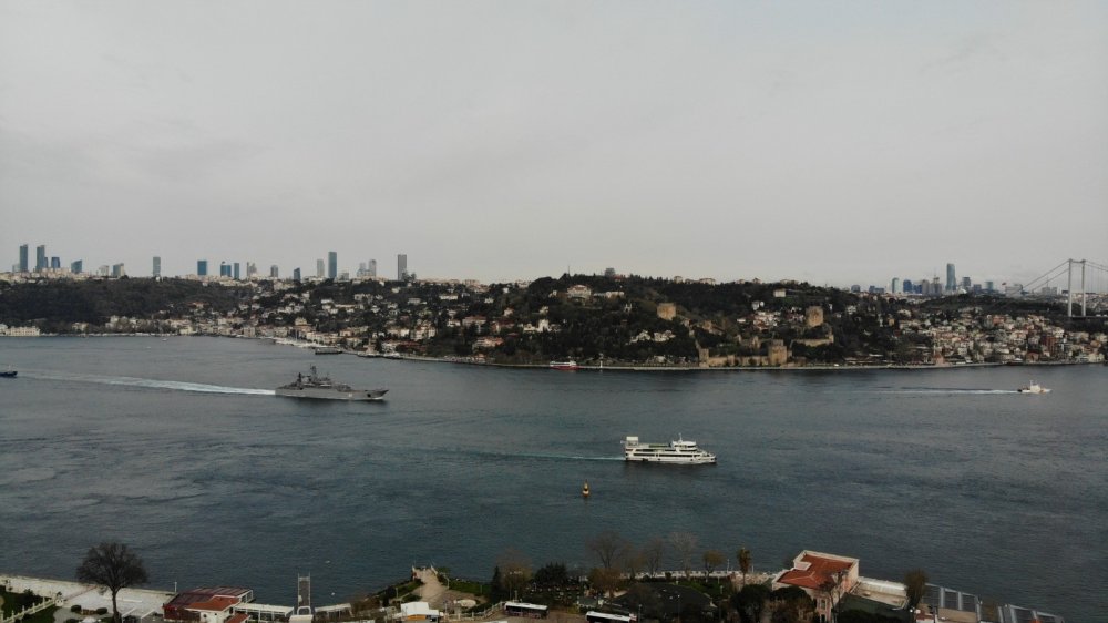 İstanbul Boğazı’ndan geçen Rus savaş gemileri böyle görüntülendi