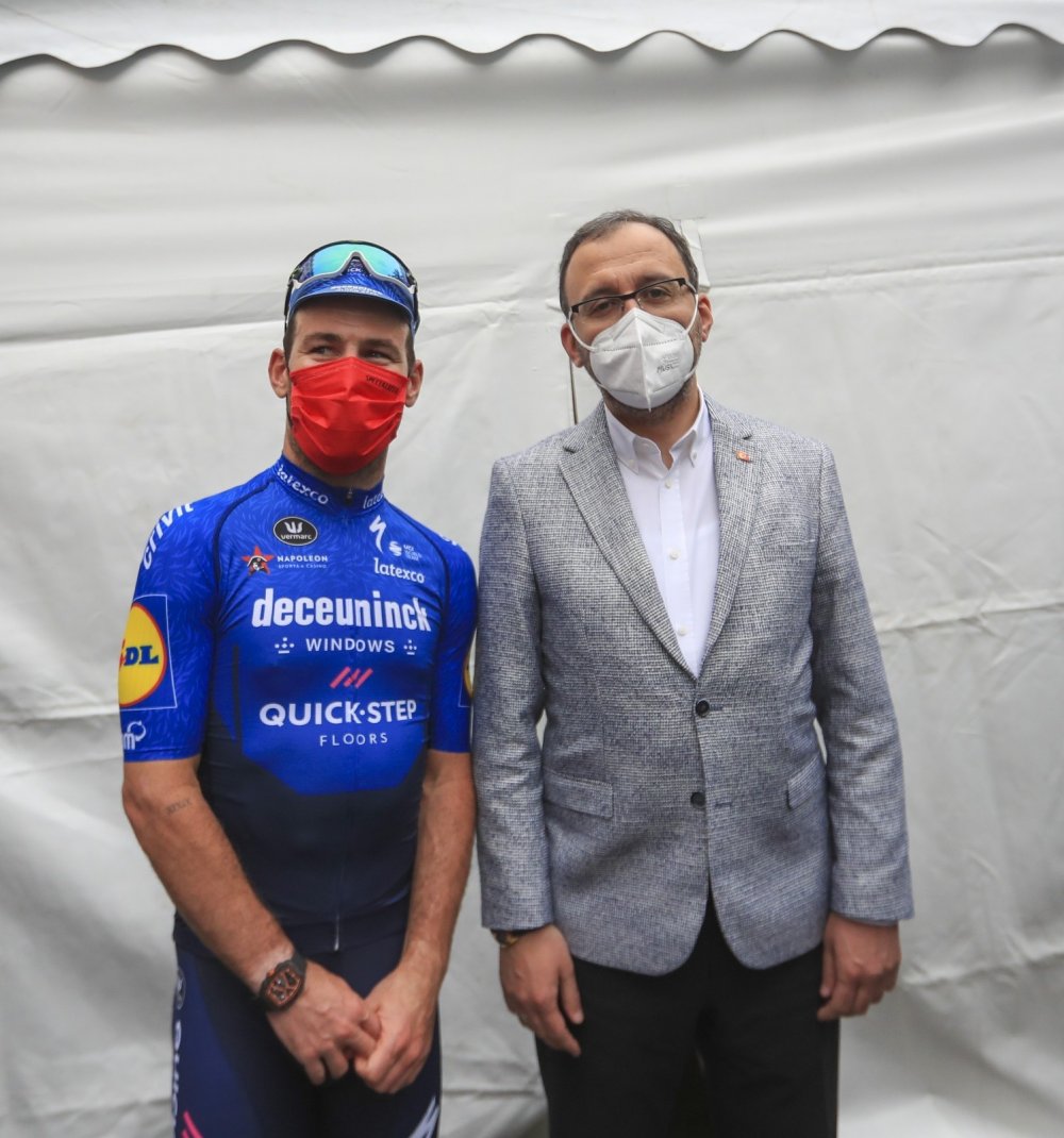 Bakan Kasapoğlu Mark Cavendish'i Konya davet etti