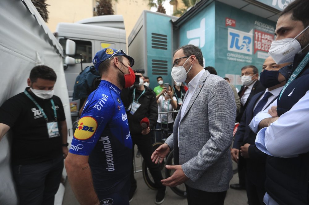 Bakan Kasapoğlu Mark Cavendish'i Konya davet etti