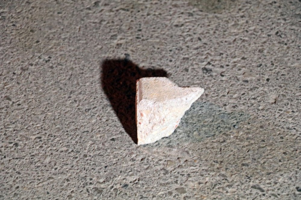 Sokak ortasında taşlı kavga! Hem dayak hem ceza yediler