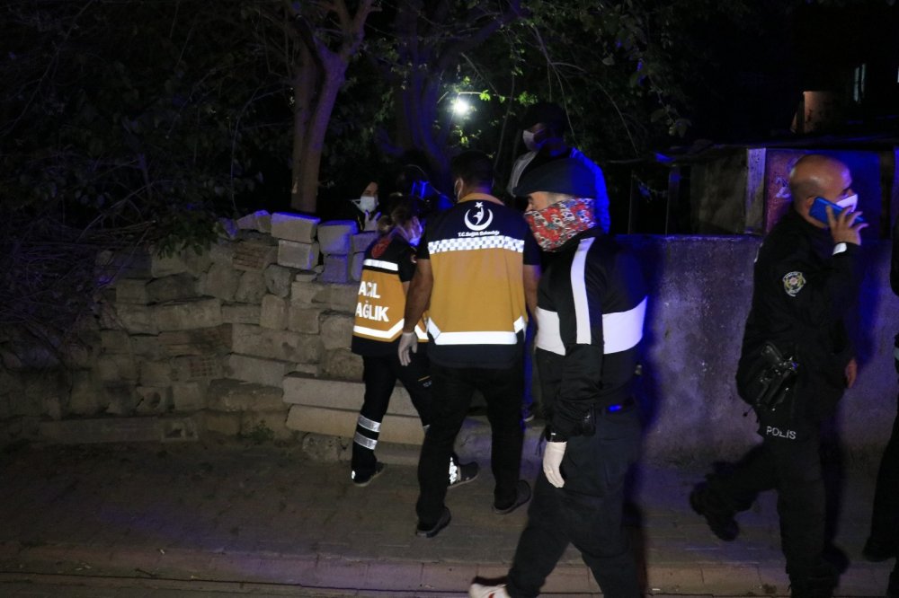 Adana'da cinayet! Babasını ve abisini annesinin gözleri önünde öldürdü