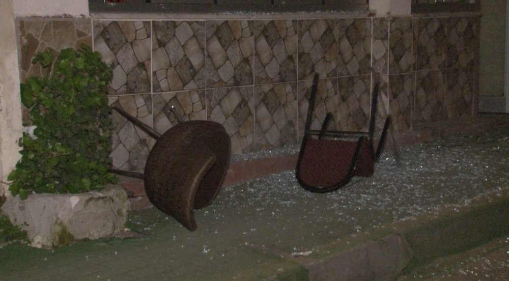 Kısıtlamada silahlı çatışma! Balat'ta çok sayıda araç ve iş yeri hasar gördü