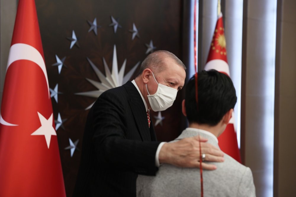 Erdoğan çifti iftarda çocukları ağırladı