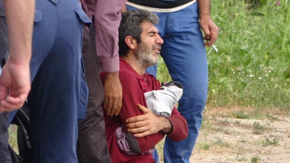 Aksu Çayına giren 19 yaşındaki genç boğuldu! Babası kıyafetlerine sarılıp ağladı