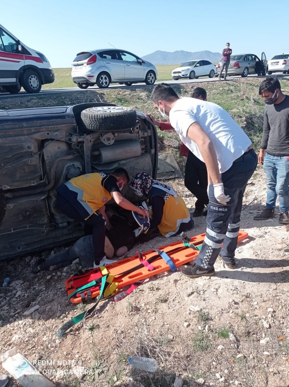 Aksaray'da şarampole devrilen otomobilde yaşam savaşı! 1 ölü 2 yaralı