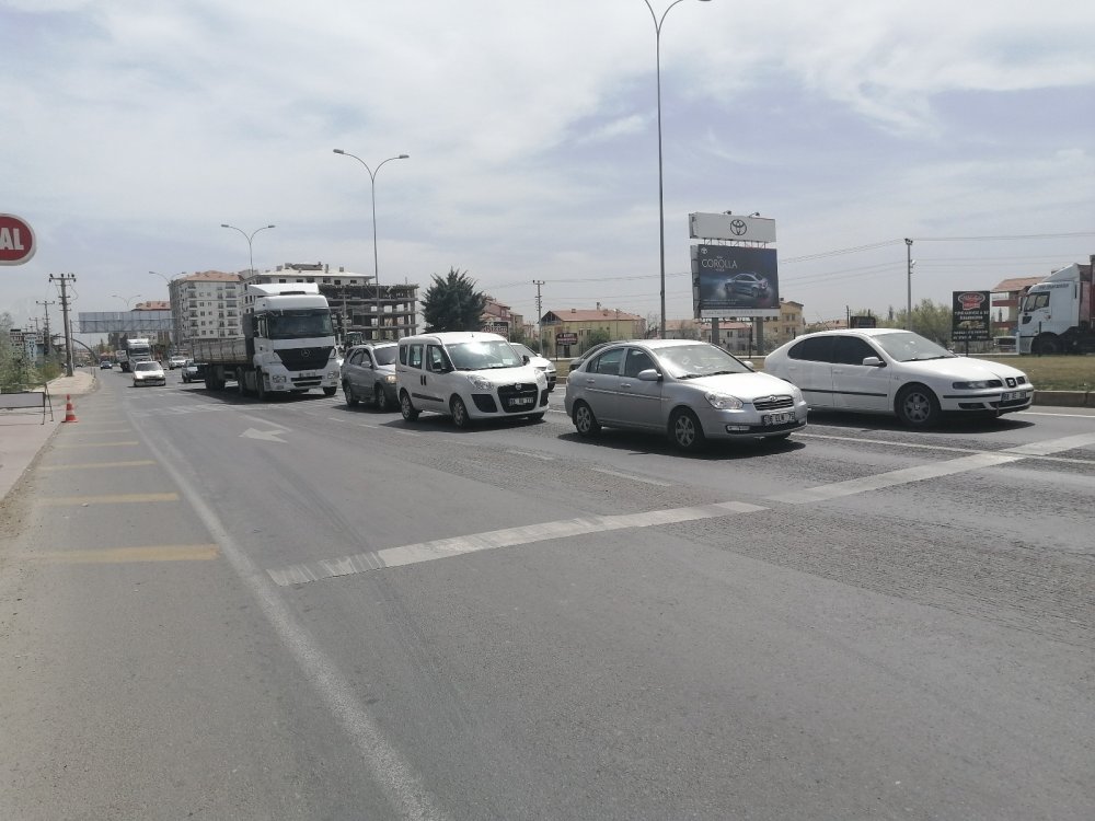 Konya- Aksaray yolu tam kapanma öncesi kilitlenme noktasına geldi
