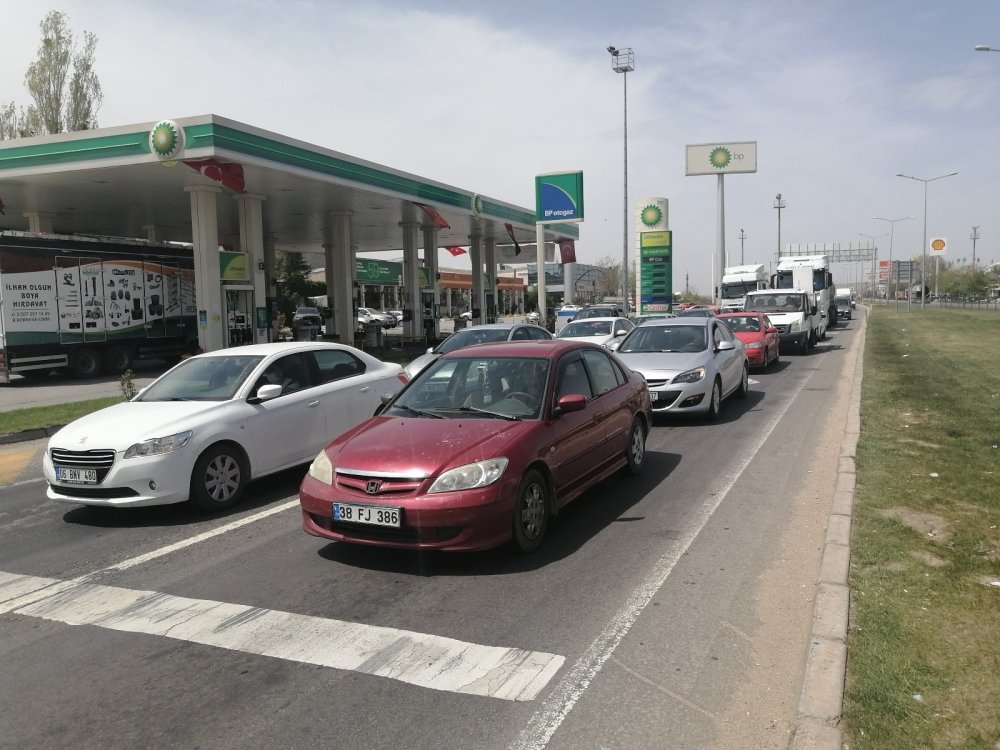 Konya- Aksaray yolu tam kapanma öncesi kilitlenme noktasına geldi