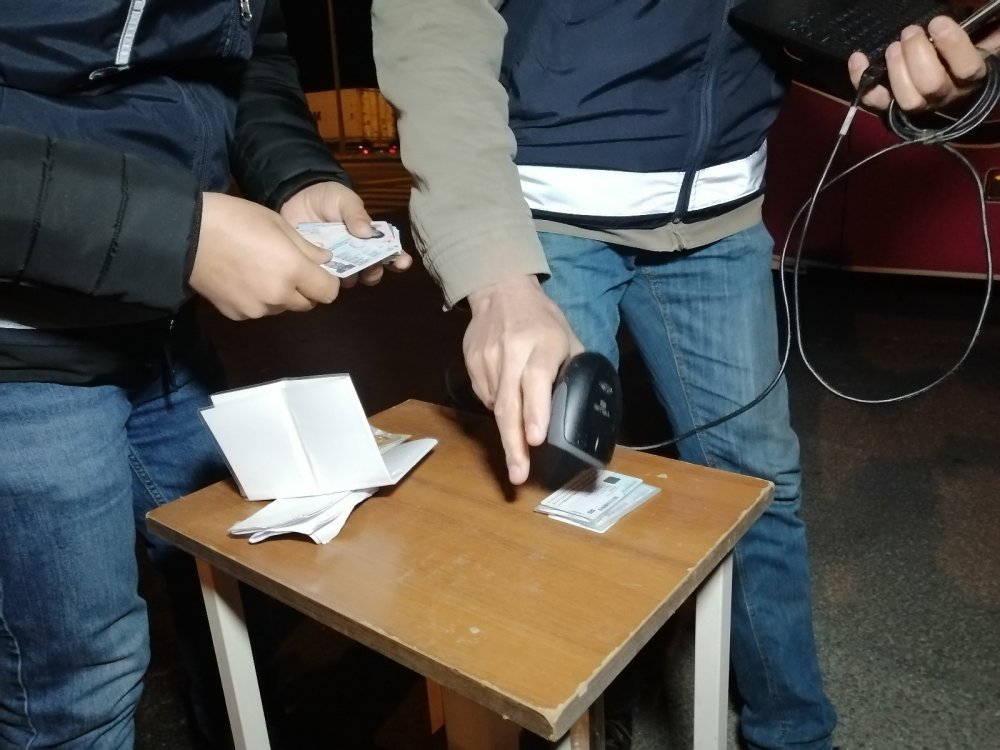 Karayollarında tam kapanma denetimi! Seyahat edenler tek tek kontrolden geçiyor