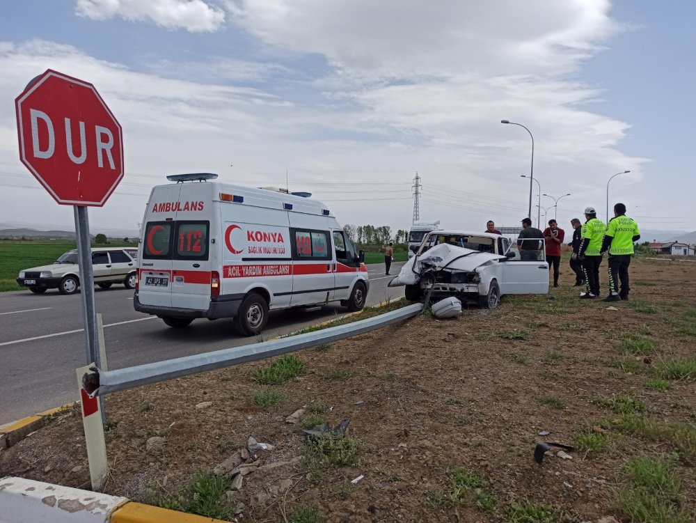Konya’da refüje çıkan otomobilin sürücüsü ağır yaralandı