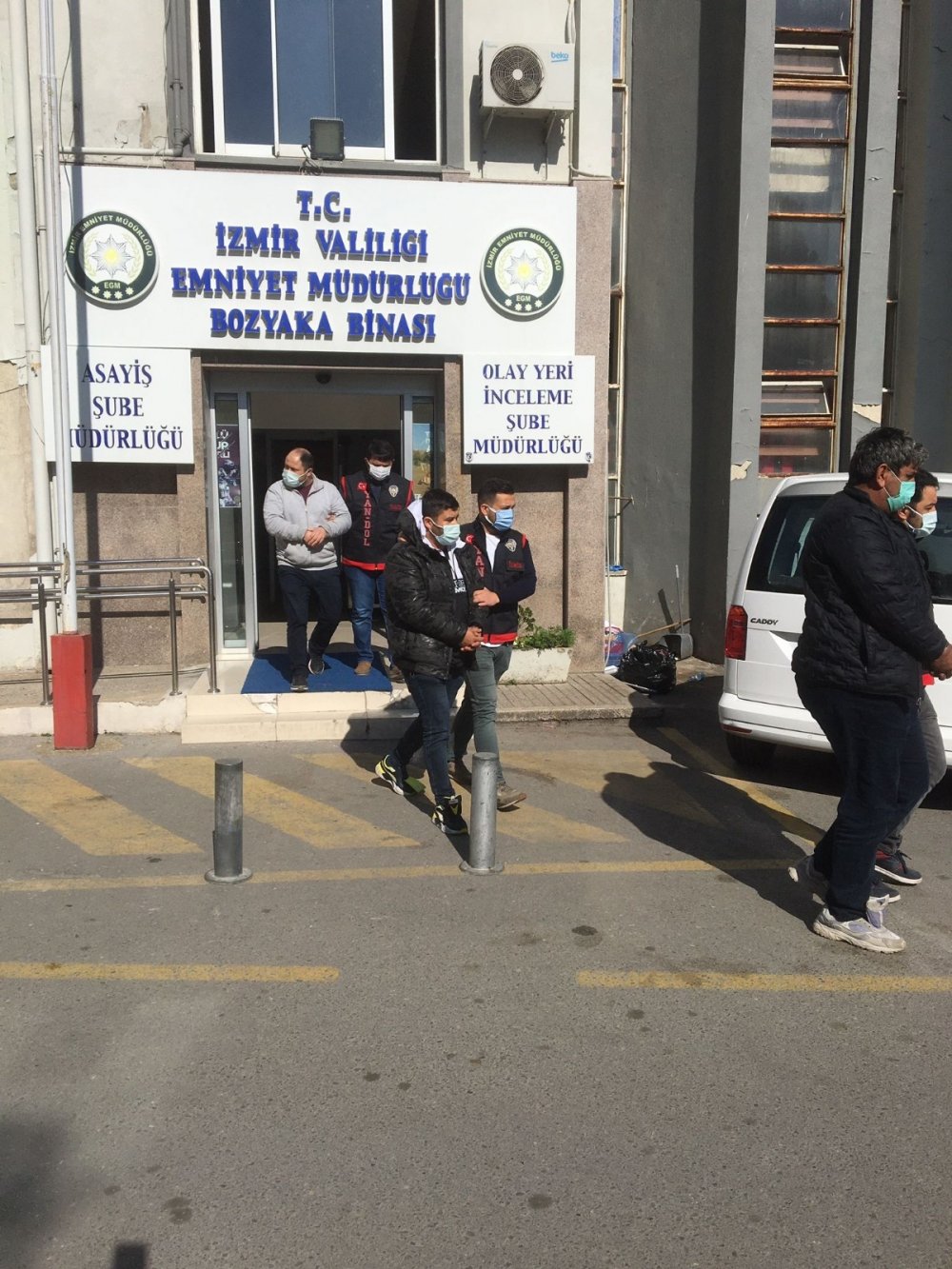 Akılalmaz senaryo! Dolandırıcıları güvenlik görevlilerinin dikkati ele verdi